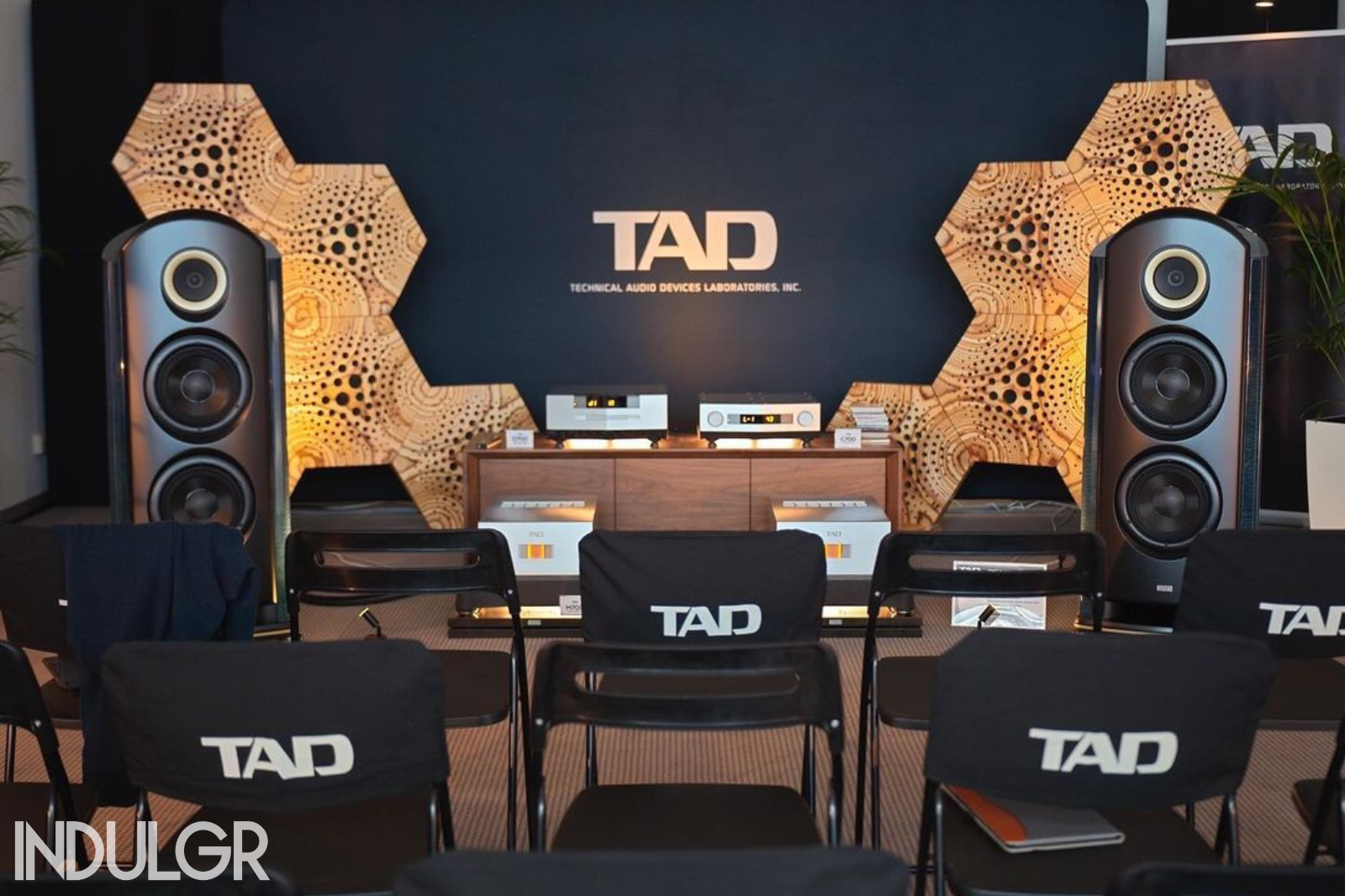 TAD C-700 Preamplifier